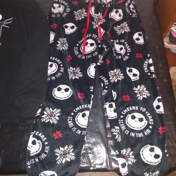Nightmare before Christmas sweater an pants - Picture 2 of 5